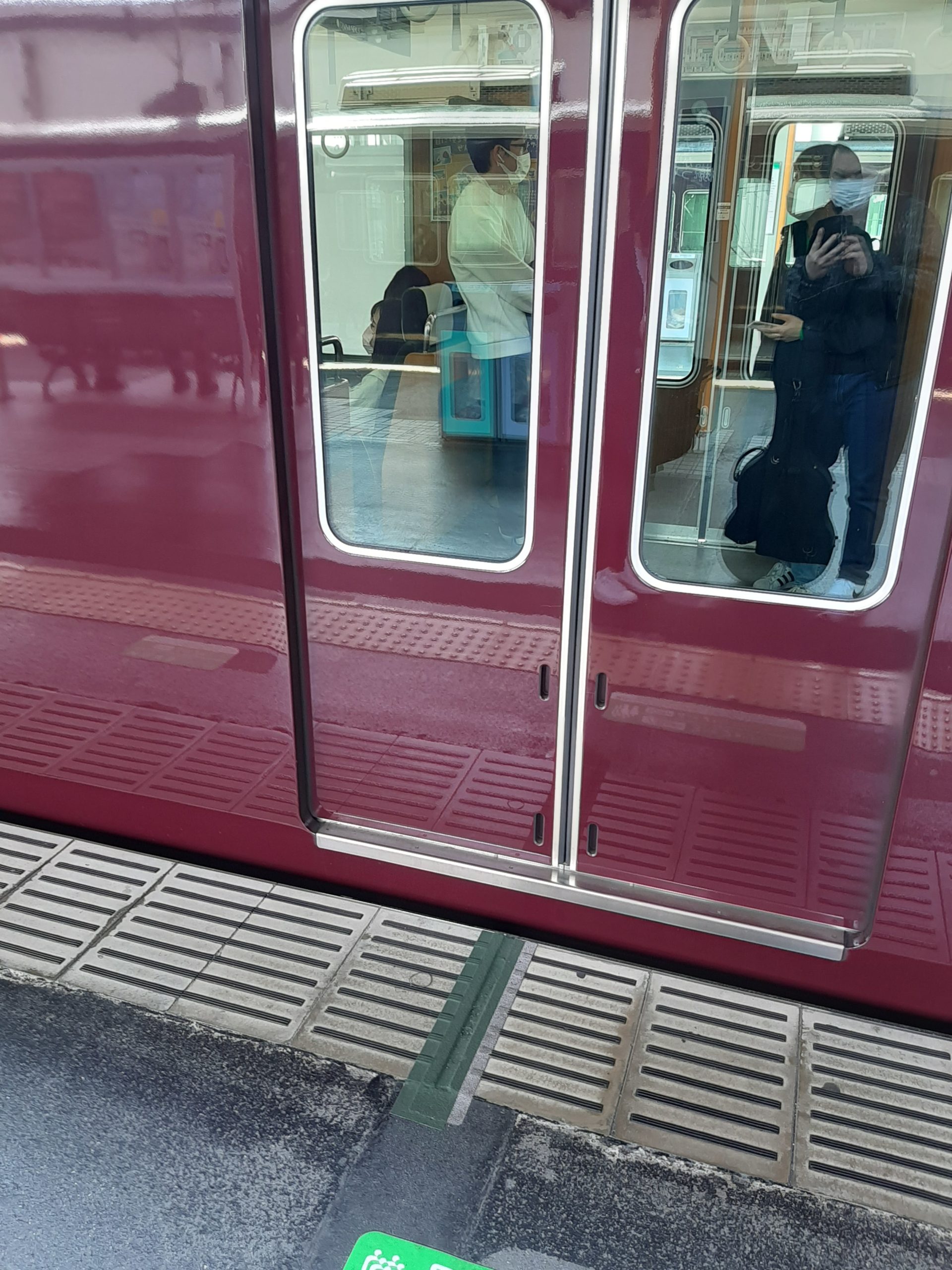 阪急電車のドア