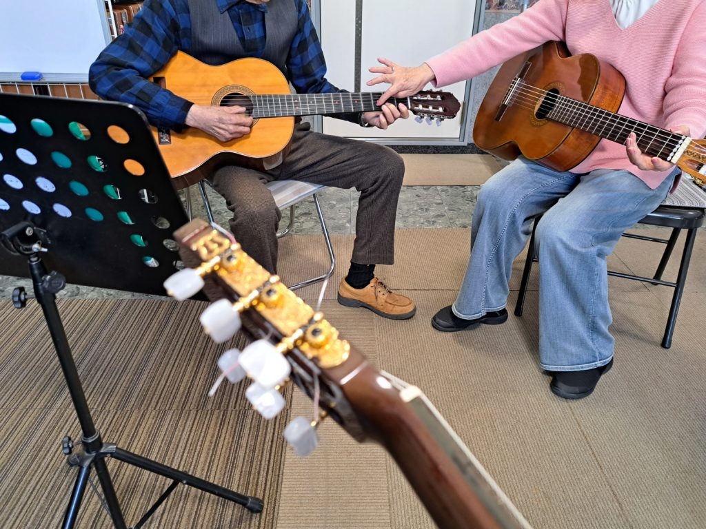 高齢者のギター教室